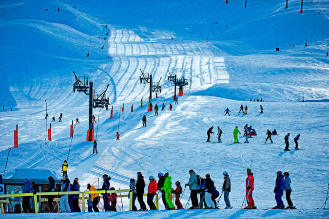 gudauri-ski-resort-skiers